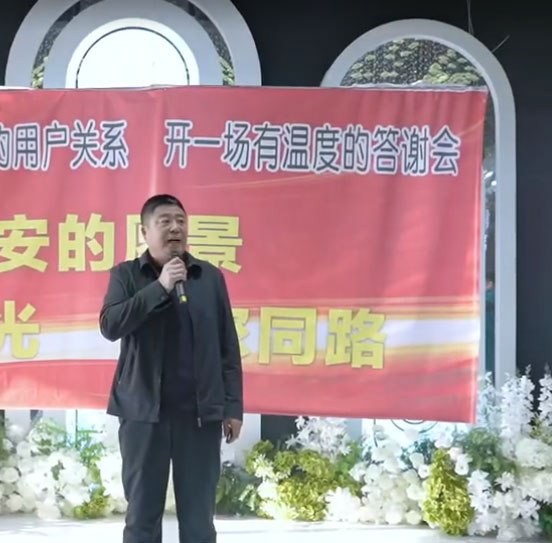 雨禾种业 走进前锋农场 景经理解说优质水稻种类